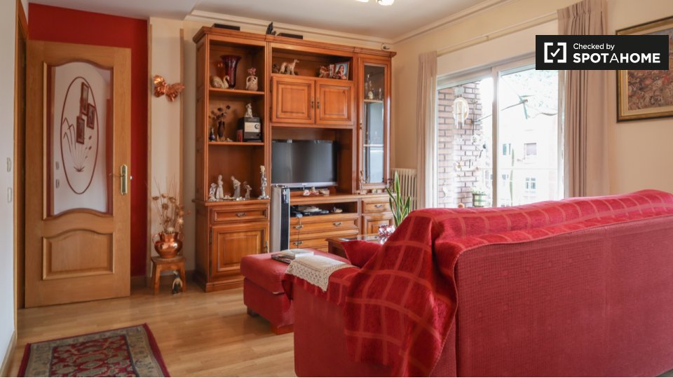 Double room Madrid, 3 beds — photo 10