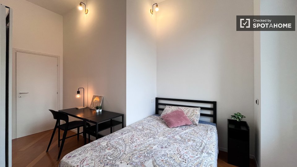 Double room Milan, 5 beds — photo 18
