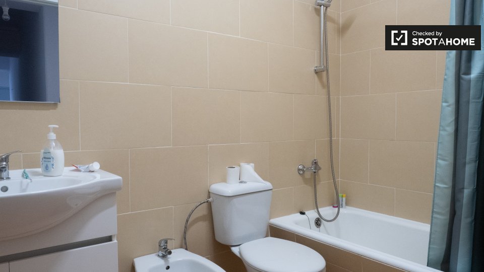 Double room Lisbon, 4 beds, 120m² — photo 16