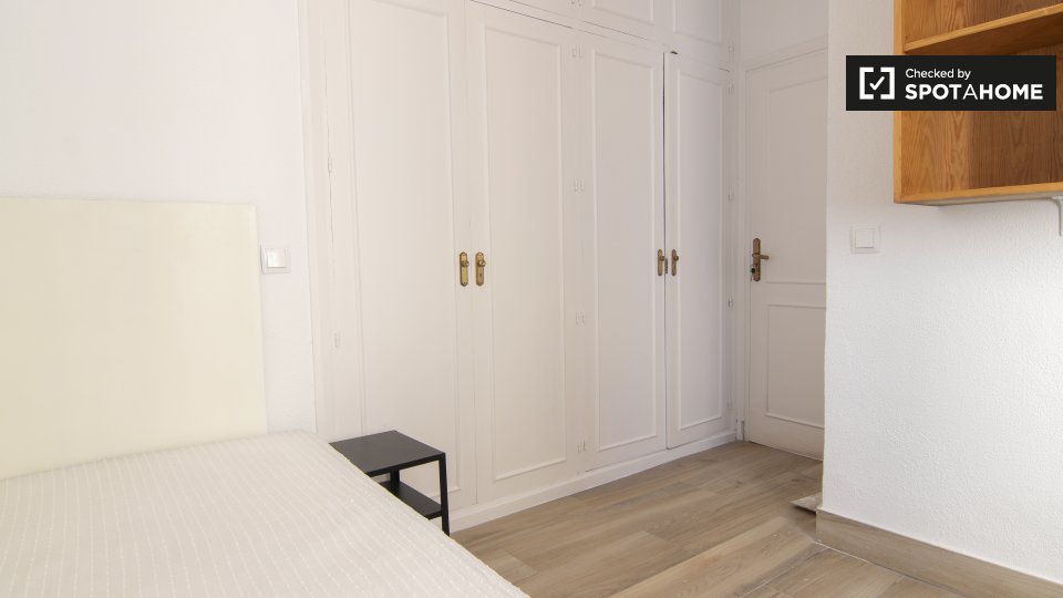 Double room Madrid, 7 beds, 200m² — photo 3