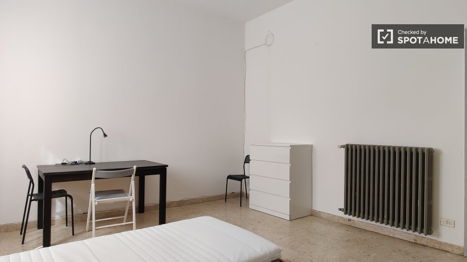 Double room Milan, 3 beds — photo 6