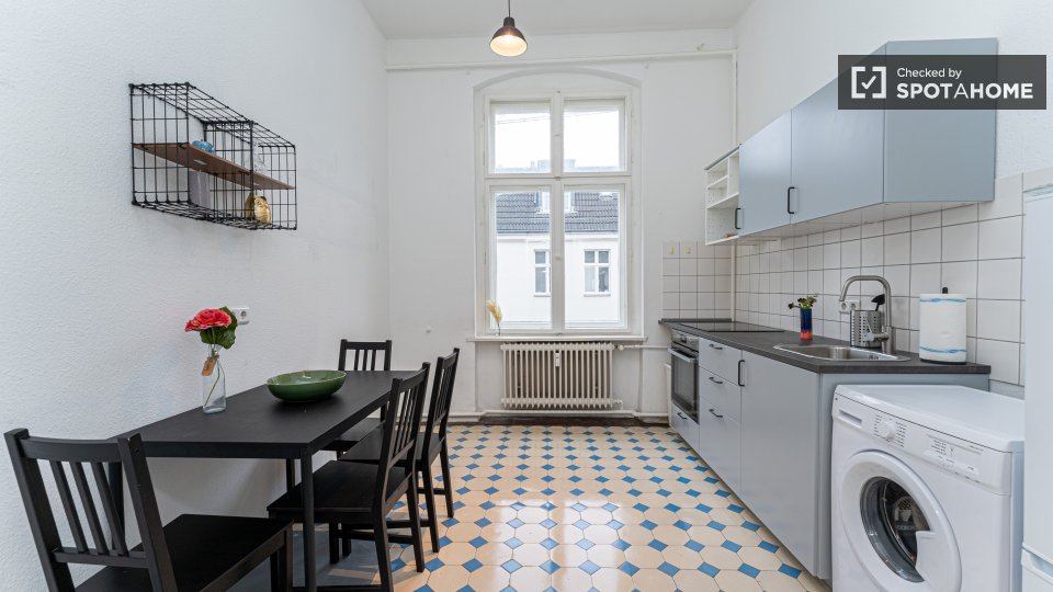 Double room Berlin, 3 beds, 75m² — photo 5