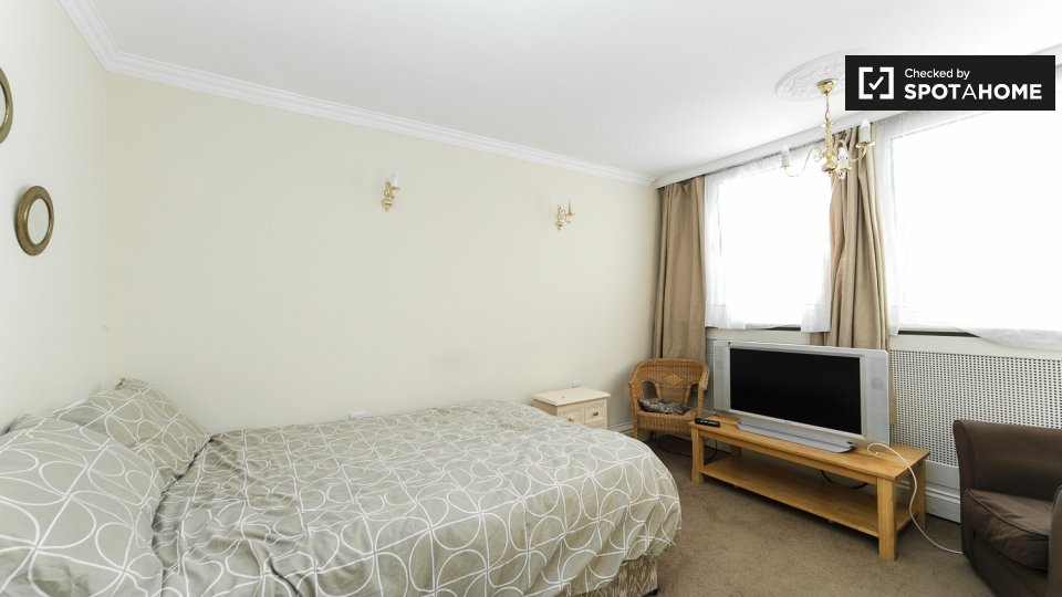 Double room London, 4 beds, 60m² — photo 1