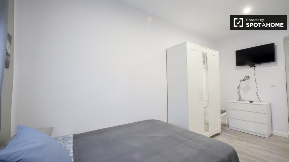 Double room Valencia, 3 beds, 65m² — photo 3