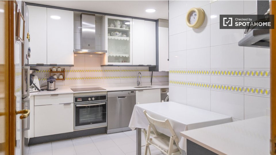 Double room Madrid, 3 beds, 150m² — photo 20