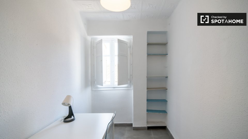 Double room Valencia, 3 beds — photo 12