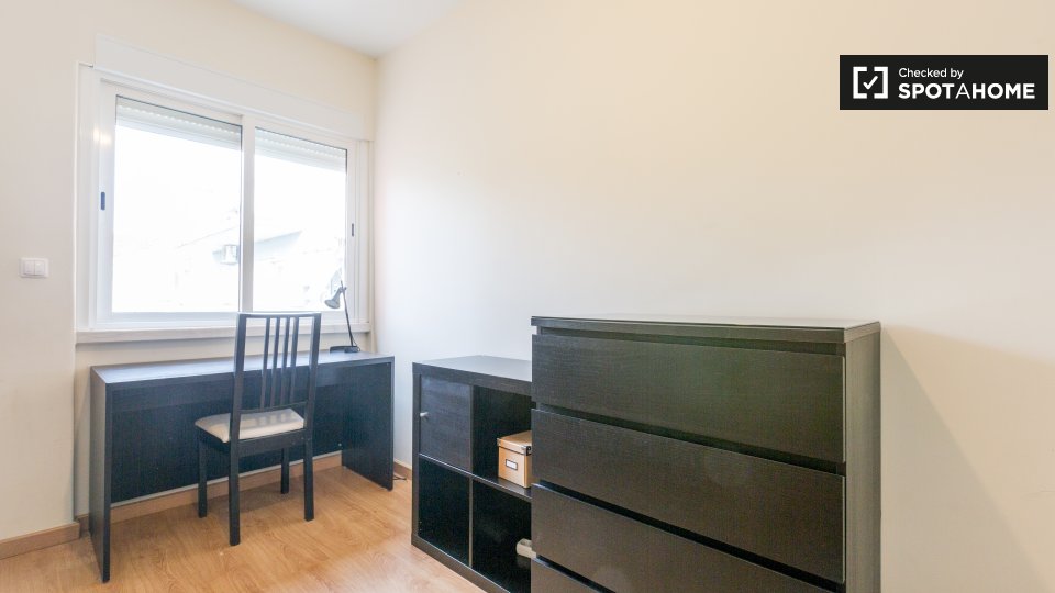 Apartment Lisbon, 2 beds, 58m² — photo 11