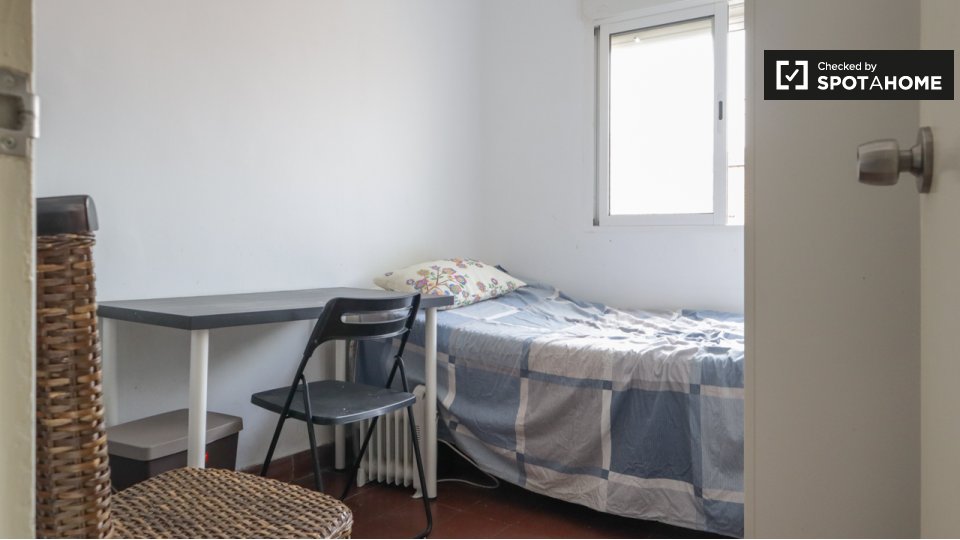 Double room Madrid, 3 beds, 70m² — photo 7