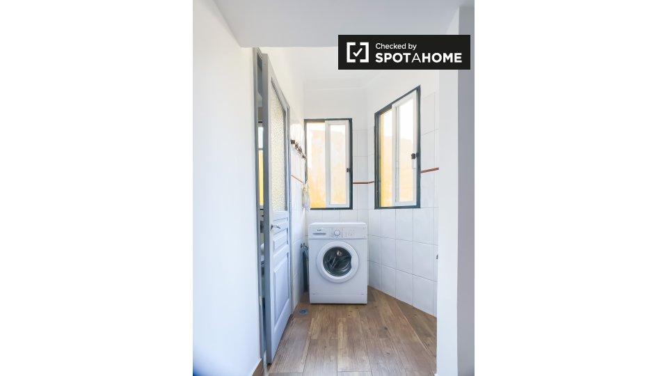 Apartment Lisbon, 3 beds, 90m² — photo 13