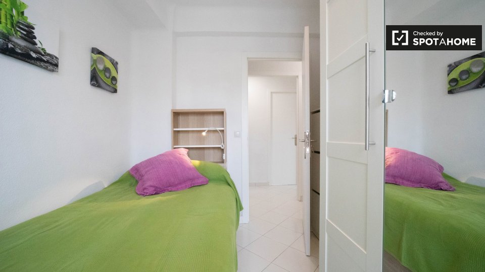 Double room Madrid, 5 beds, 110m² — photo 3