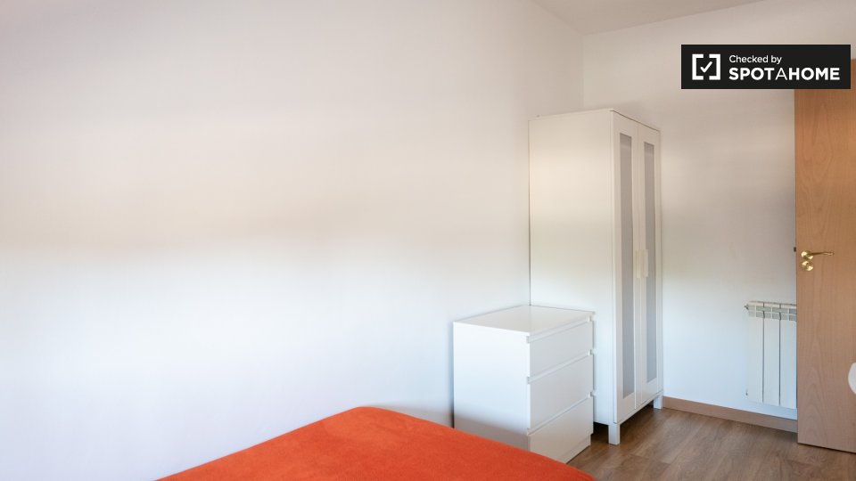 Double room Madrid, 3 beds, 75m² — photo 2