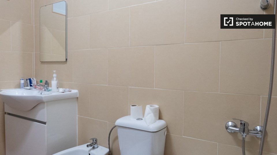 Double room Lisbon, 4 beds, 120m² — photo 17