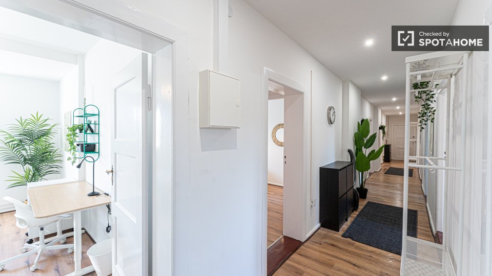 Double room Berlin, 9 beds, 135m² — photo 8