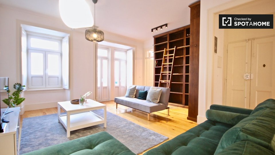 Apartment Lisbon, 2 beds, 75m² — photo 2