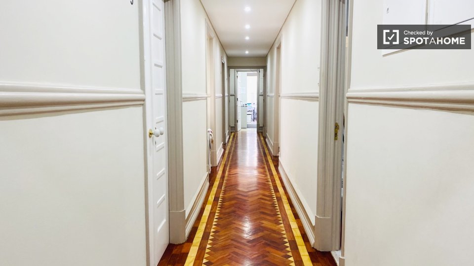 Double room Lisbon, 9 beds — photo 11