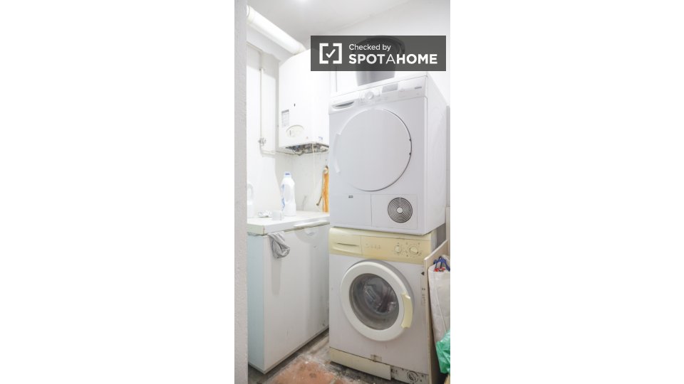 Double room Madrid, 3 beds — photo 3