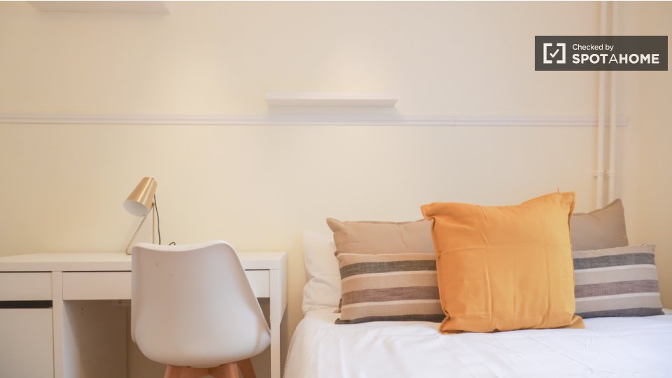 Double room Madrid, 6 beds, 130m² — photo 17