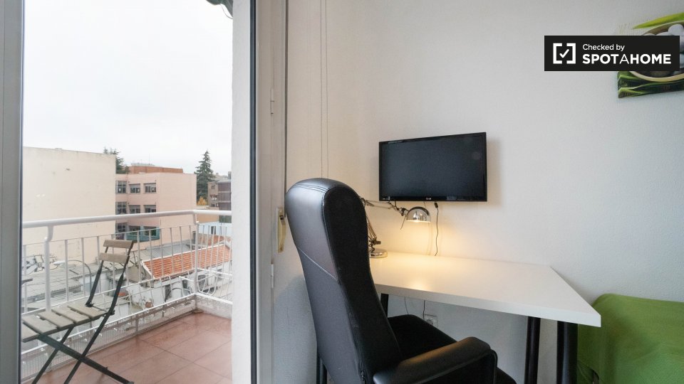 Double room Madrid, 5 beds, 110m² — photo 2