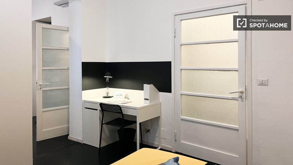 Double room Milan, 2 beds — photo 11