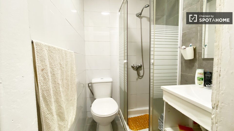 Double room Lisbon, 6 beds — photo 17