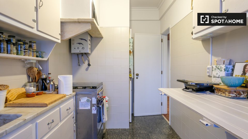 Double room Lisbon, 2 beds, 40m² — photo 7