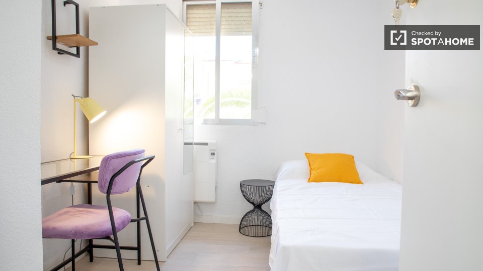 Double room Madrid, 3 beds, 56m² — photo 14