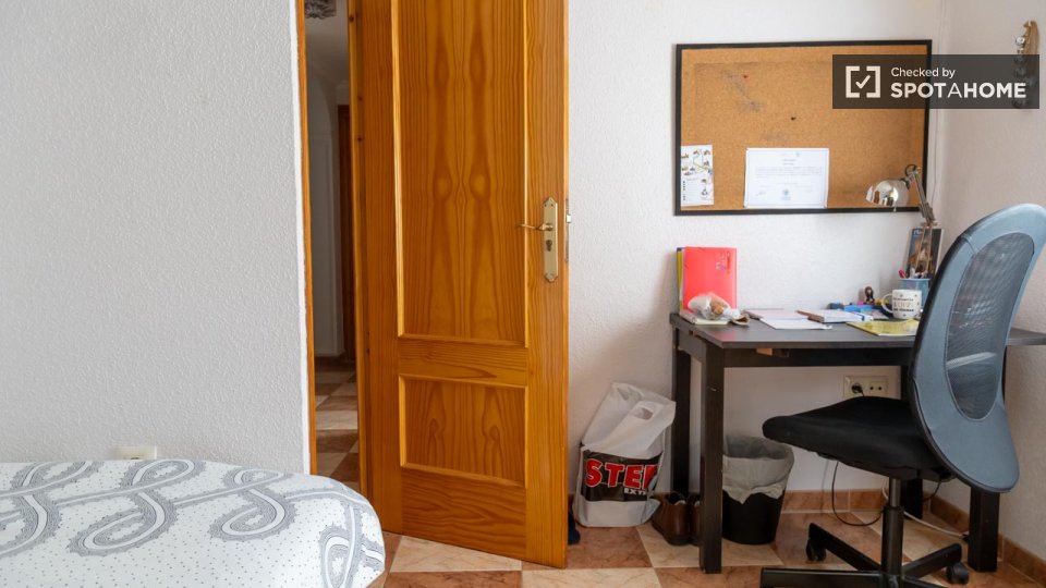 Habitación en piso compartido de 3 habitaciones en alquiler en Opañel, Madrid