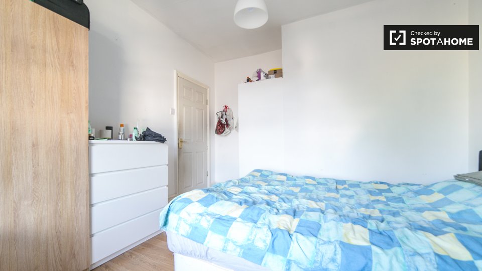 Apartment London, 3 beds, 8m² — photo 22