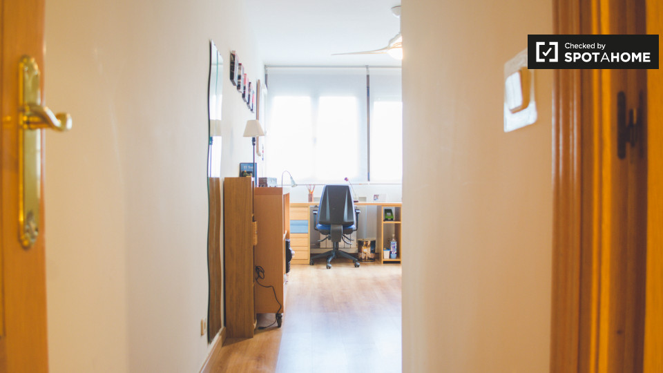 Double room Madrid, 2 beds, 100m² — photo 1