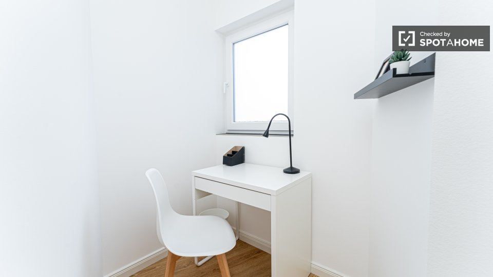 Double room Berlin, 10 beds, 194m² — photo 13