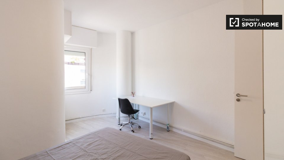 Habitaciones en alquiler en piso de 4 habitaciones en Sant Gervasi - Galv