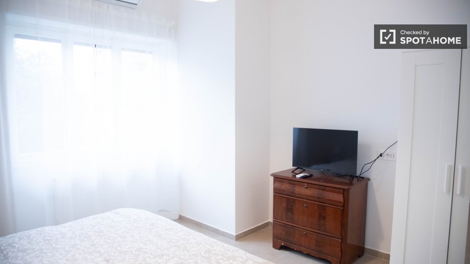 Double room Rome, 2 beds — photo 14