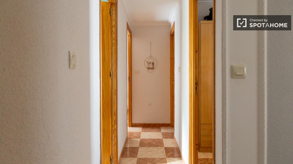 Double room Madrid, 3 beds — photo 28