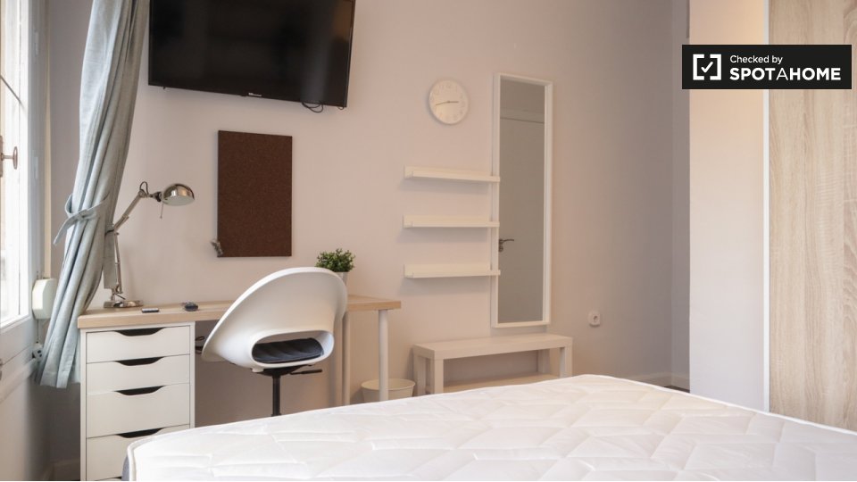 Double room Madrid, 5 beds, 120m² — photo 4