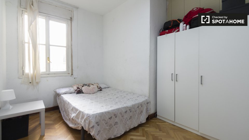 Double room Madrid, 8 beds, 200m² — photo 2