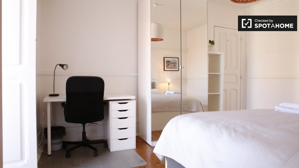 Double room Lisbon, 5 beds, 170m² — photo 4