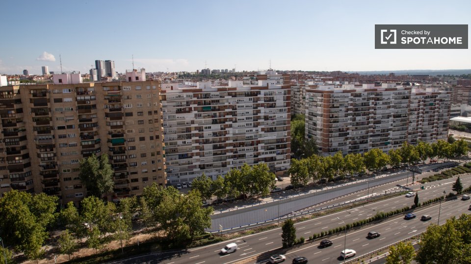Double room Madrid, 4 beds, 110m² — photo 3