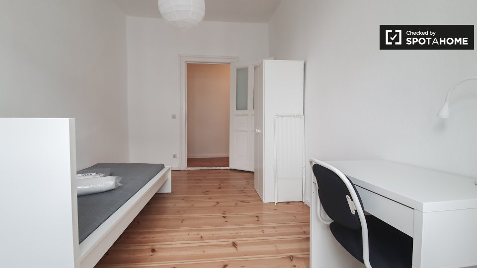 Double room Berlin, 3 beds — photo 1