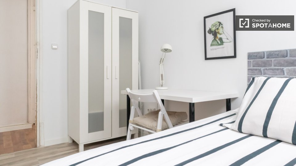 Double room Madrid, 12 beds, 220m² — photo 7
