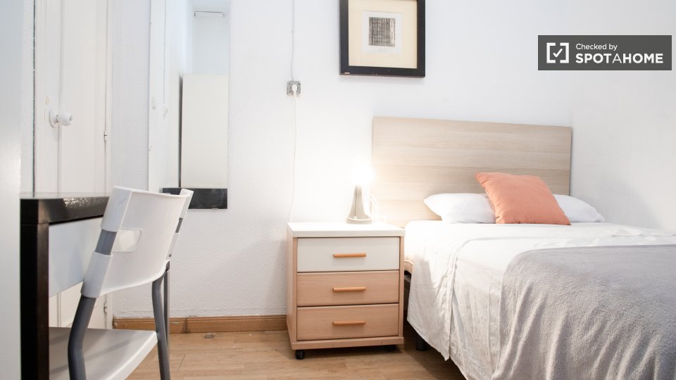 Double room Madrid, 10 beds, 200m² — photo 1