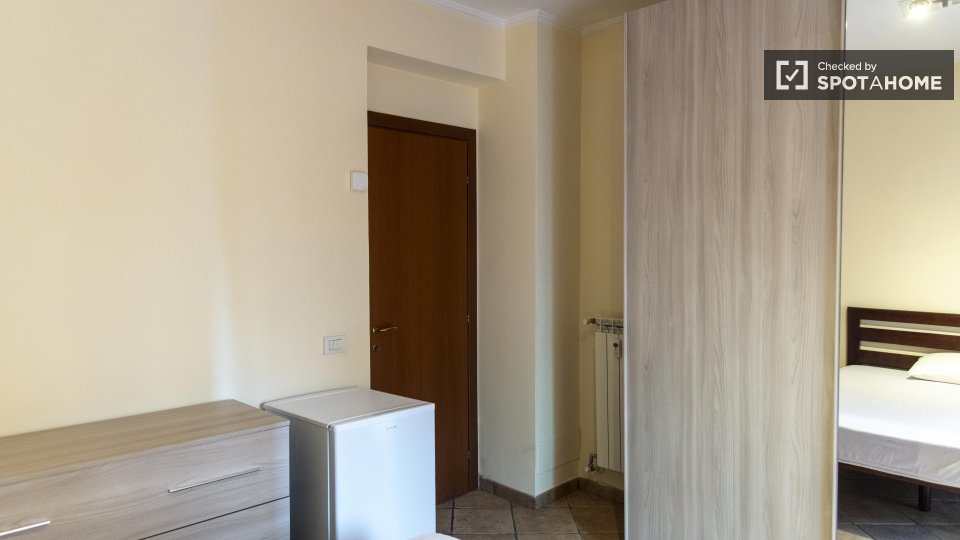 Double room Rome, 3 beds — photo 12