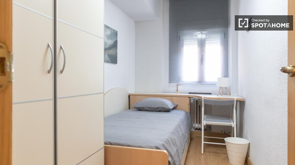 Double room Madrid, 4 beds, 61m² — photo 4