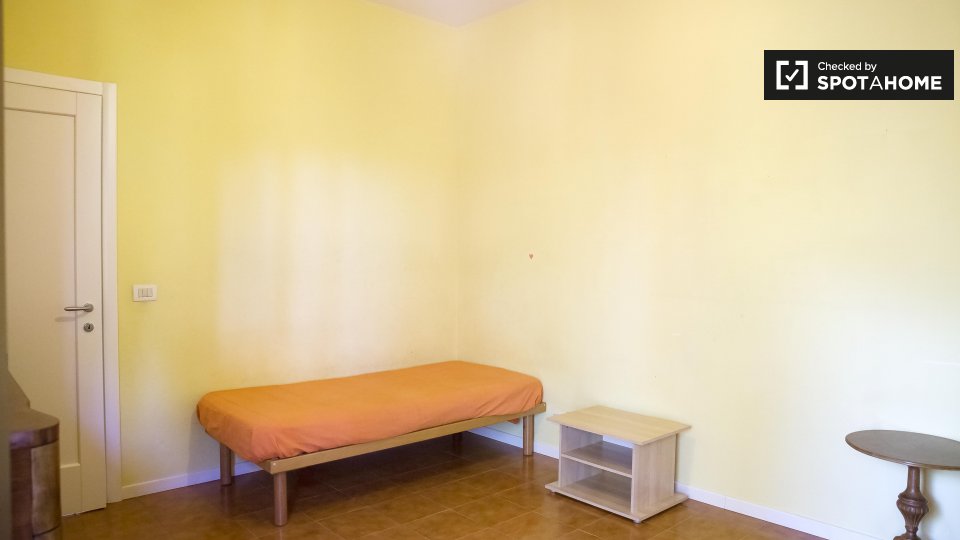 Double room Rome, 3 beds, 110m² — photo 15