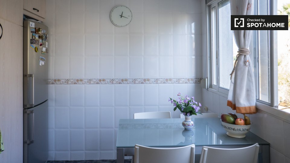 Double room Valencia, 3 beds, 90m² — photo 14