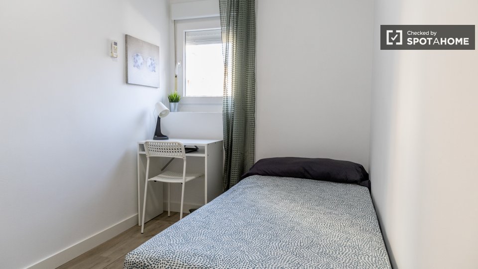 Double room Madrid, 5 beds — photo 5