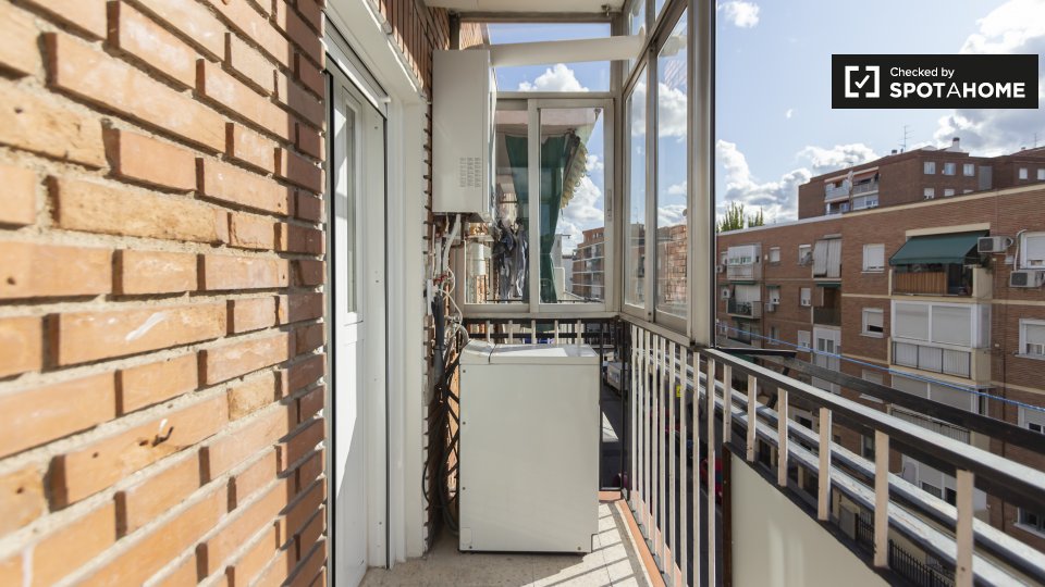 Double room Madrid, 3 beds, 65m² — photo 19