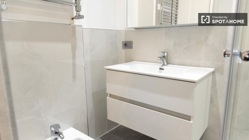 Double room Rome, 3 beds, 93m² — photo 56