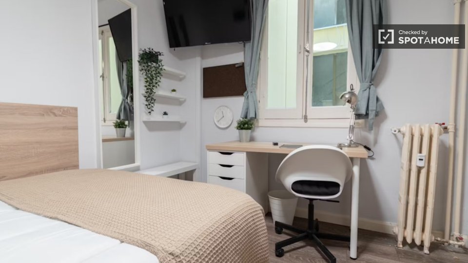 Double room Madrid, 5 beds, 120m² — photo 36