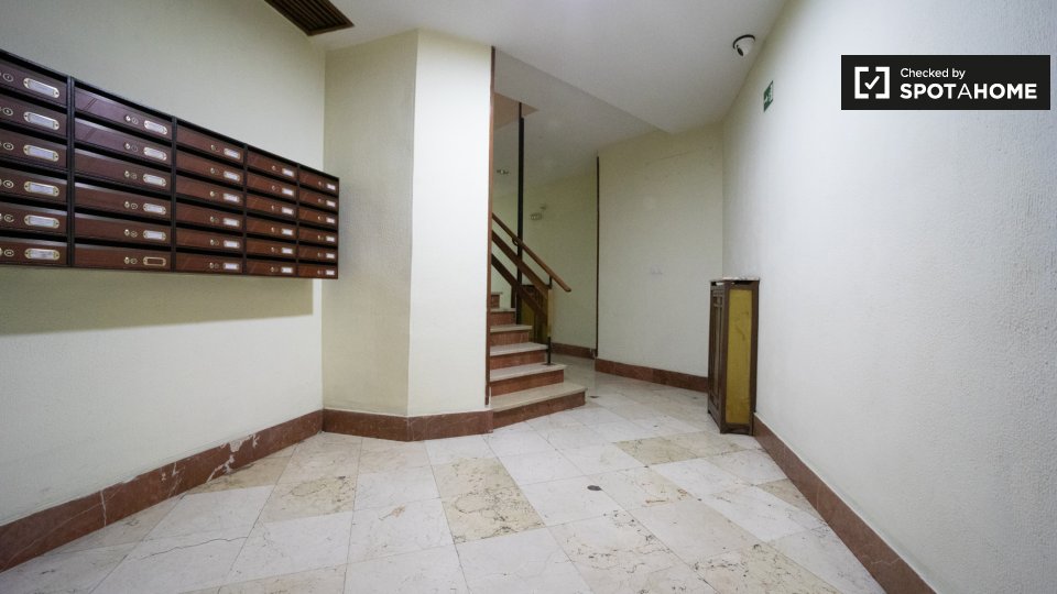 Double room Madrid, 3 beds — photo 1