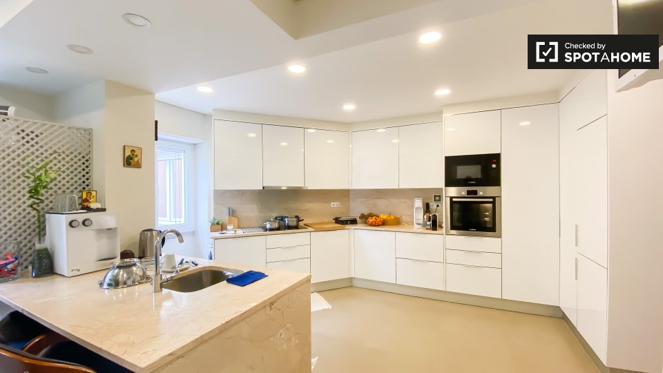 Double room Lisbon, 4 beds, 240m² — photo 18